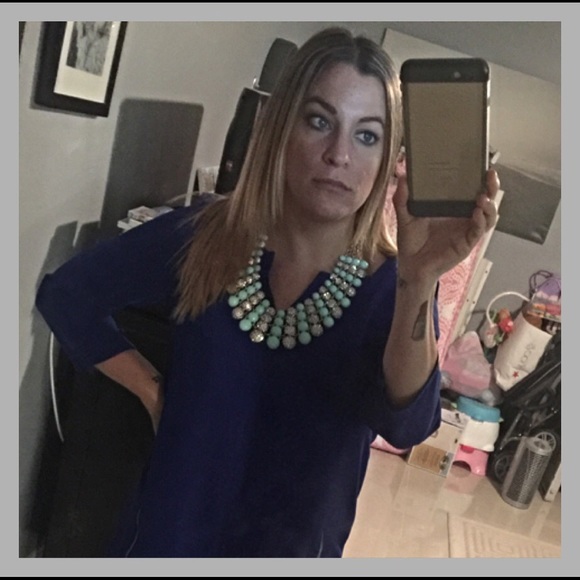 Elegant Black and Gold Statement Necklace - Picture 3 of 4